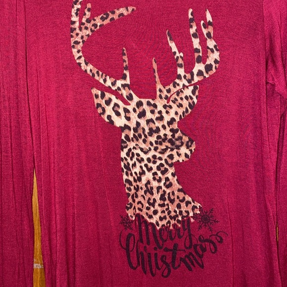 •ZUTTER•MAROON LEOPARD DEER "MERRY CHRISTMAS" HIGH-LOW SCOOPNECK BLOUSE SMALL - Picture 6 of 7